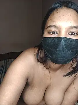 Yourbabyy699 live cam on StripChat