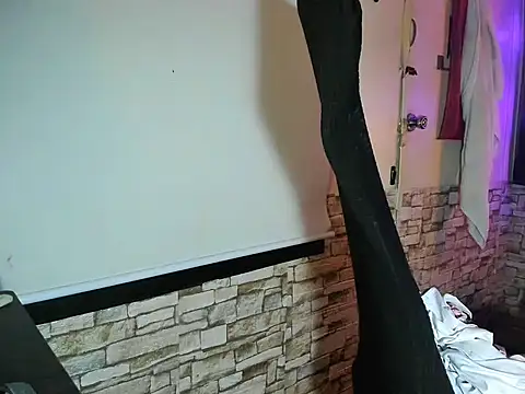 manilafoxts live cam on StripChat