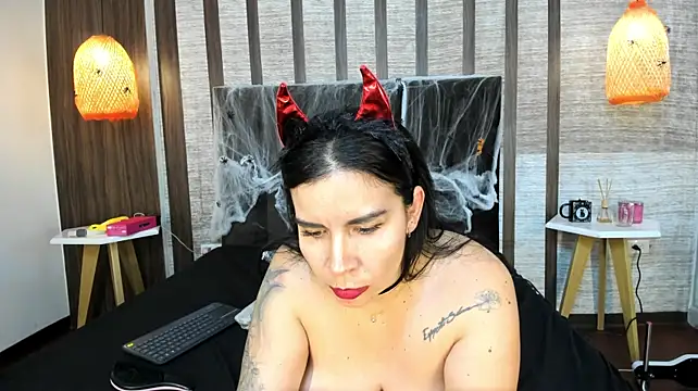 Hannah_Cross live cam on StripChat