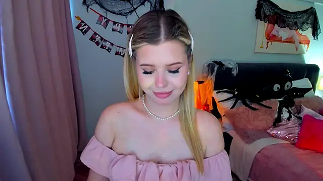 FollowLovee live cam on StripChat