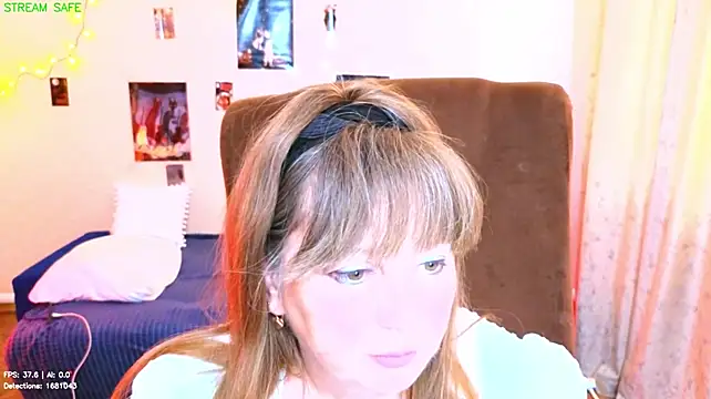 Melania_Cook live cam on StripChat