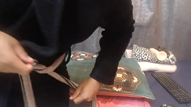 VelvetBooty live cam on StripChat