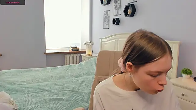 LavenderMitten live cam preview