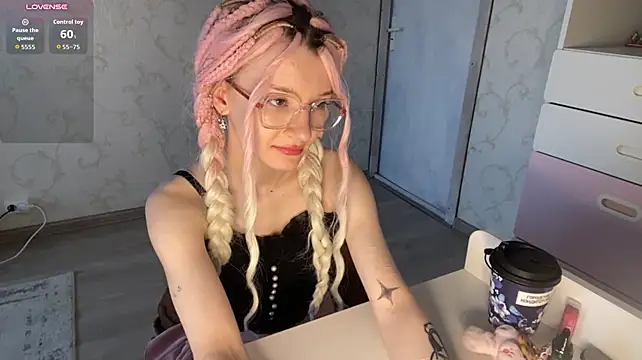 NikiAkimbo live cam on StripChat