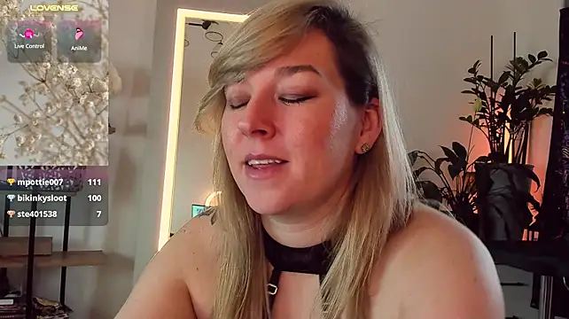 SoulmateSun live cam on StripChat