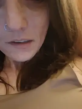 localhoney692420 live cam on StripChat