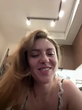 MariiD live cam preview