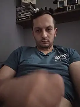 Kondzio live cam on StripChat