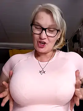 irinamaux live cam on StripChat