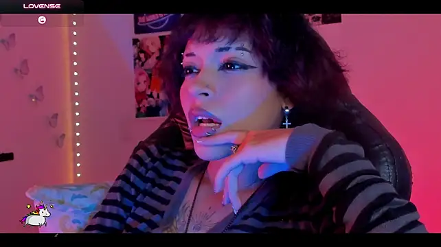 Anny_Kiitty live cam on StripChat