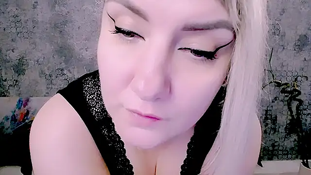 Djullia live cam on StripChat