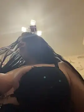 CrazzyChicks live cam preview