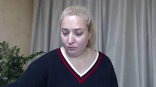 sweetpussy13 live cam on StripChat