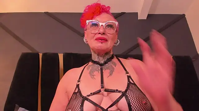 mistress_sandy live cam on StripChat