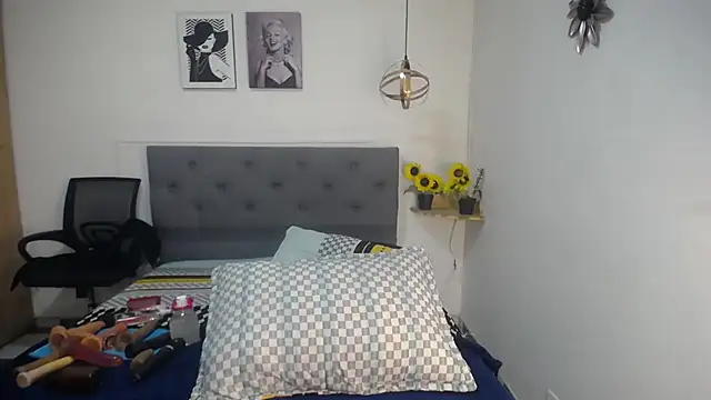 sasi_luna live cam on StripChat
