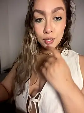 im_sophiie (G young) - Show Boobs & Dance