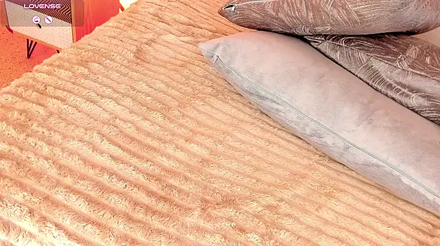 tahliamoreau (F young) - 🍒I play with my boobs close up🍒