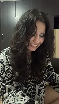 HollyPeachh live cam on StripChat