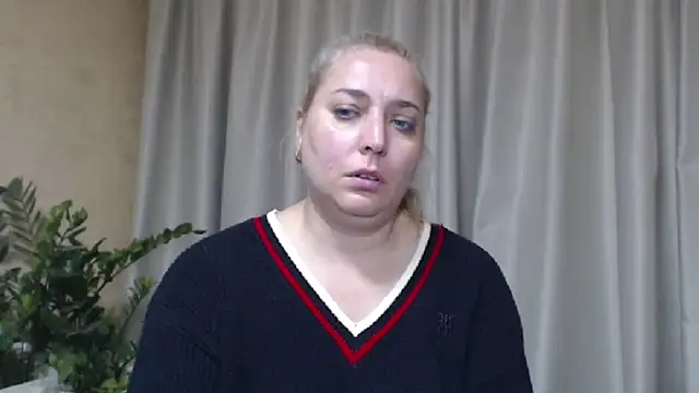 sweetpussy13 live cam on StripChat
