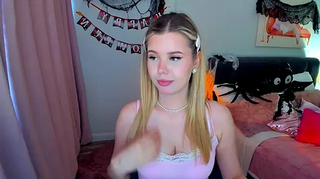 FollowLovee live cam on StripChat
