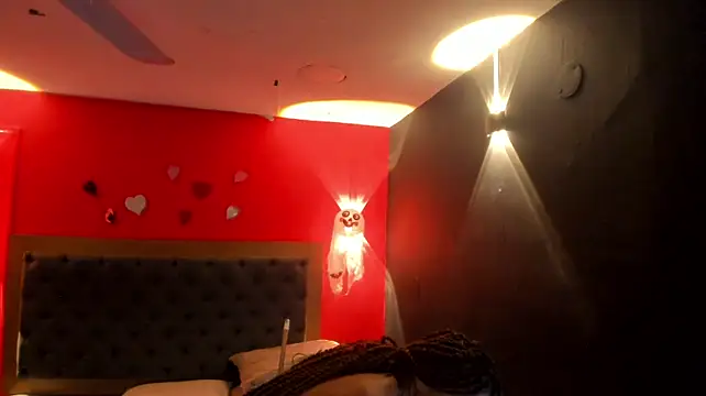 YayaHilton live cam on StripChat