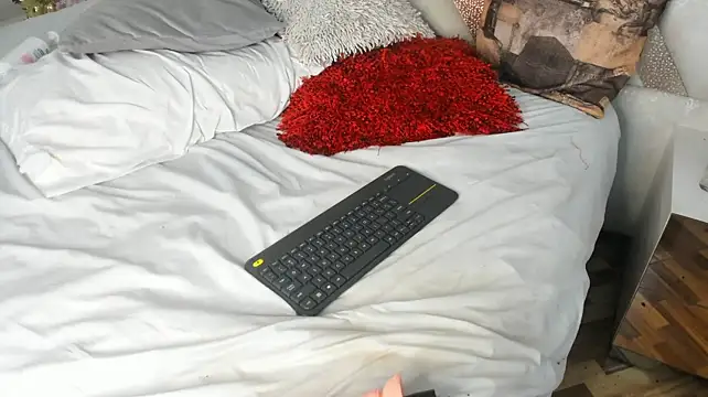 CharloteEvans__ webcam