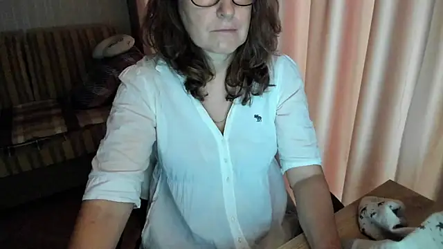 lauraoven live cam on StripChat