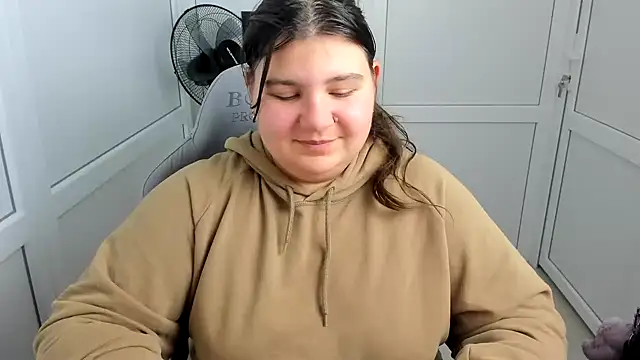 PhoenixFly live cam on StripChat