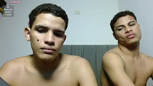 Jose_And_Daniel live cam on StripChat