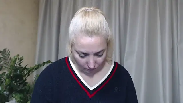 sweetpussy13 live cam on StripChat