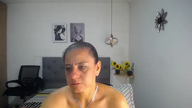 sasi_luna live cam preview