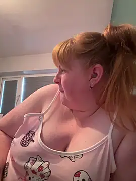 Curvy-GingeXX live cam on StripChat