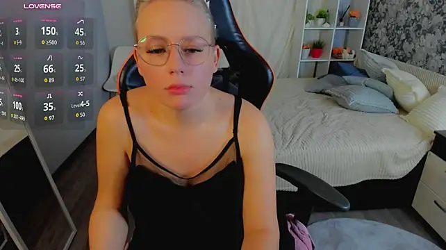 Mia_Peaches