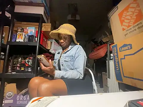 wynterheat (F milf) - Pussy Play | 2 tokens or more