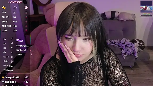 KuroChan420 live cam on StripChat