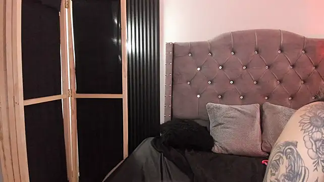 Scarbadgirl_ live cam on StripChat