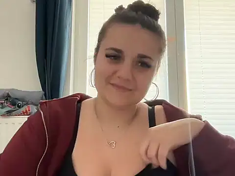 SandyFlowers live cam on StripChat