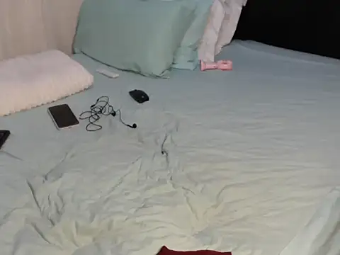 CherryColla live cam on StripChat