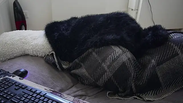 CeriseLapine live cam preview