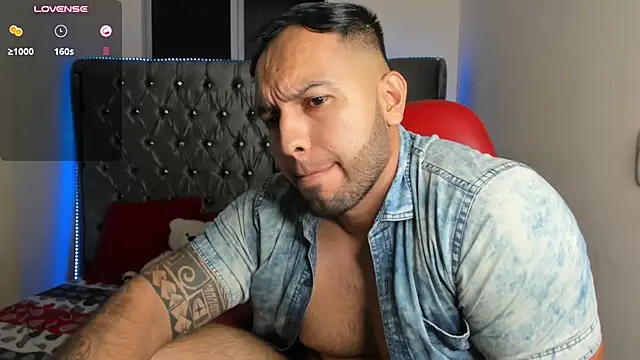 mrloganfuck1 live cam on StripChat