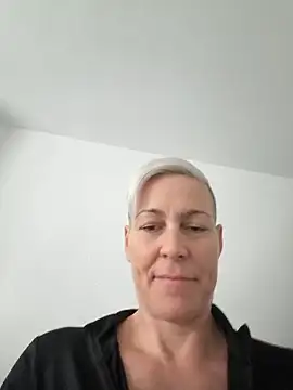 DarleenHot live cam on StripChat