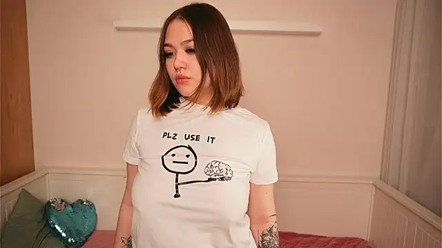 lacasadelloca (F teen) - eye contact