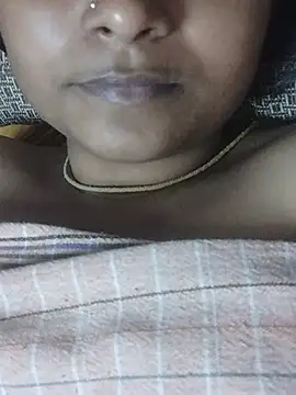 Tamilhot_nithiya live cam on StripChat