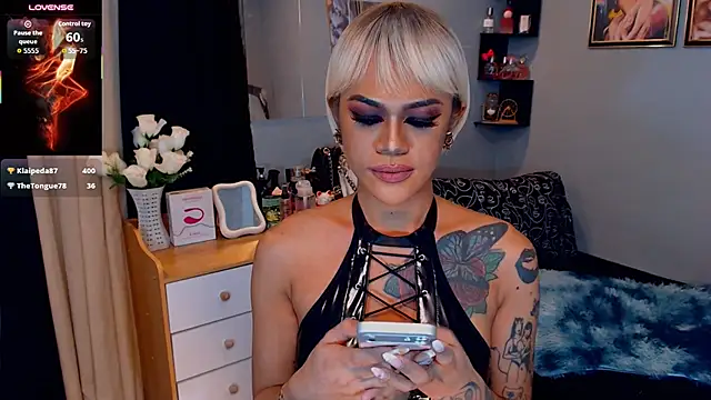 StellaStrong30 live cam on StripChat