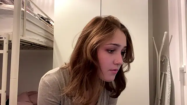 sereneglowz live cam on StripChat