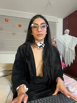 Lucyjoi live cam on StripChat
