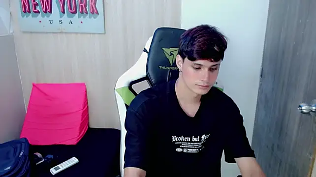 El_flaquito_one live sex cam