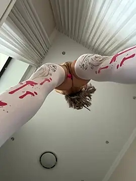 Hott_Lolla live cam on StripChat