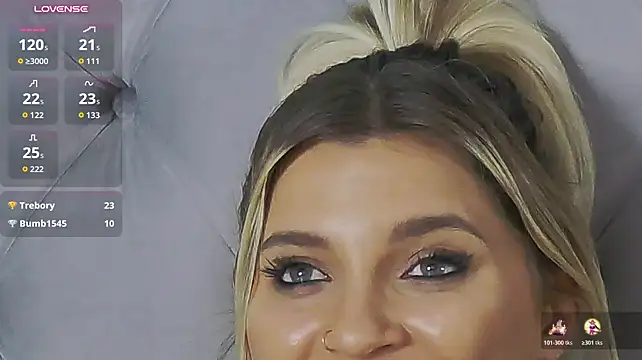 Lorehottie webcam