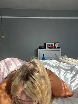 blondnboujee53's live room